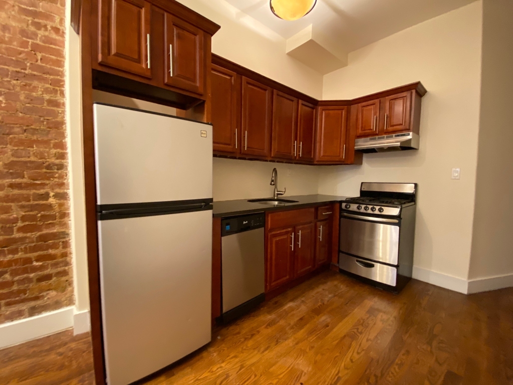 252 Stockholm Street - Photo 0