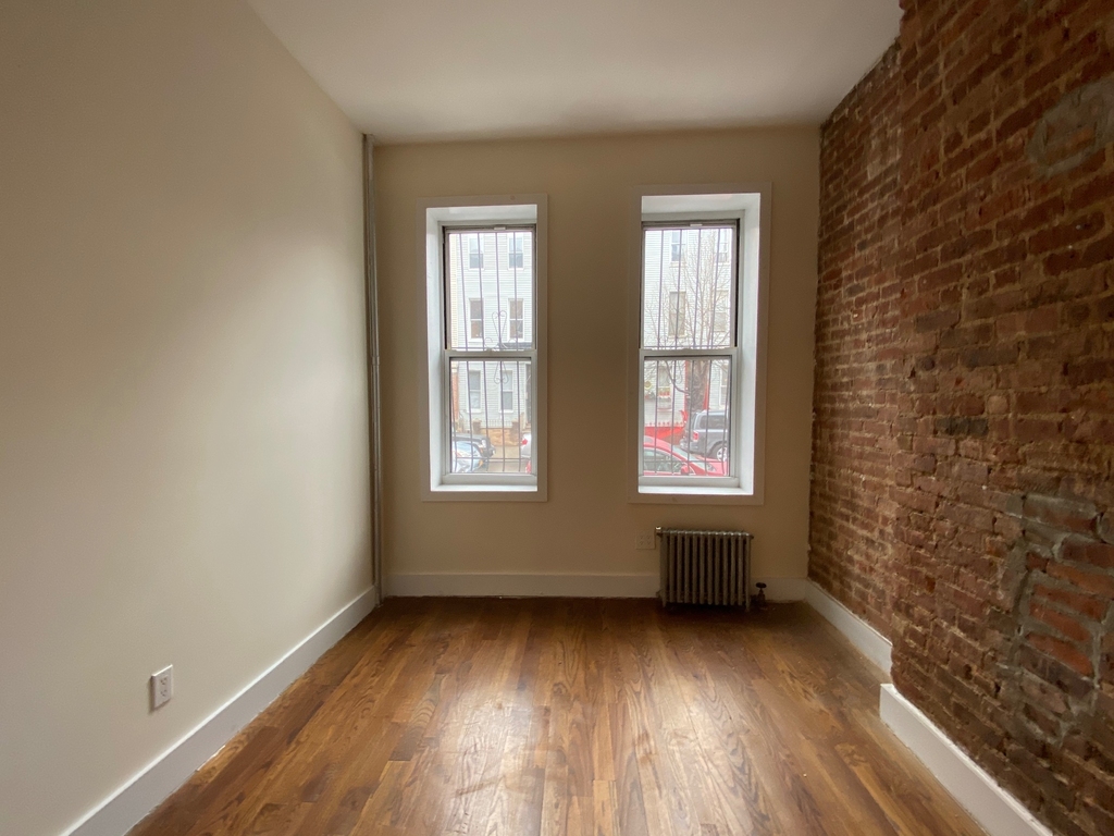 252 Stockholm Street - Photo 3
