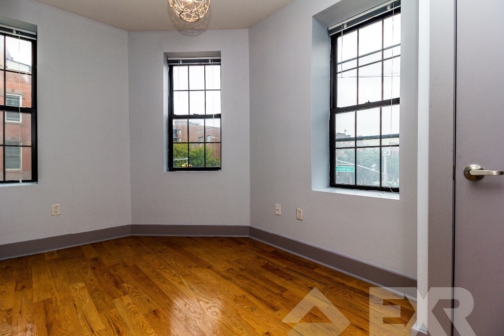 292 Bedford Avenue - Photo 2