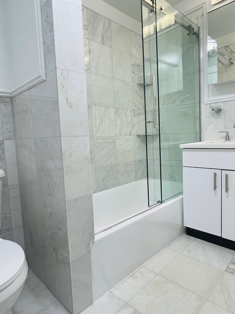 East 38th St /Lexington Ave - Photo 9