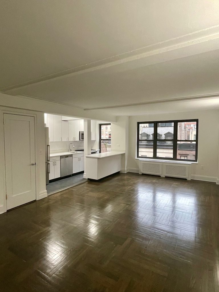 East 38th St /Lexington Ave - Photo 0