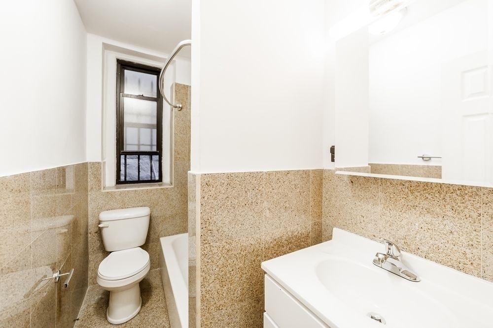 341 W 45th St - Photo 3