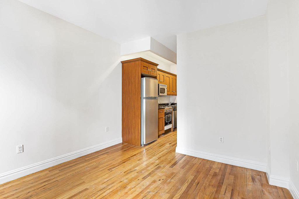 437 West 54th Street - Photo 3