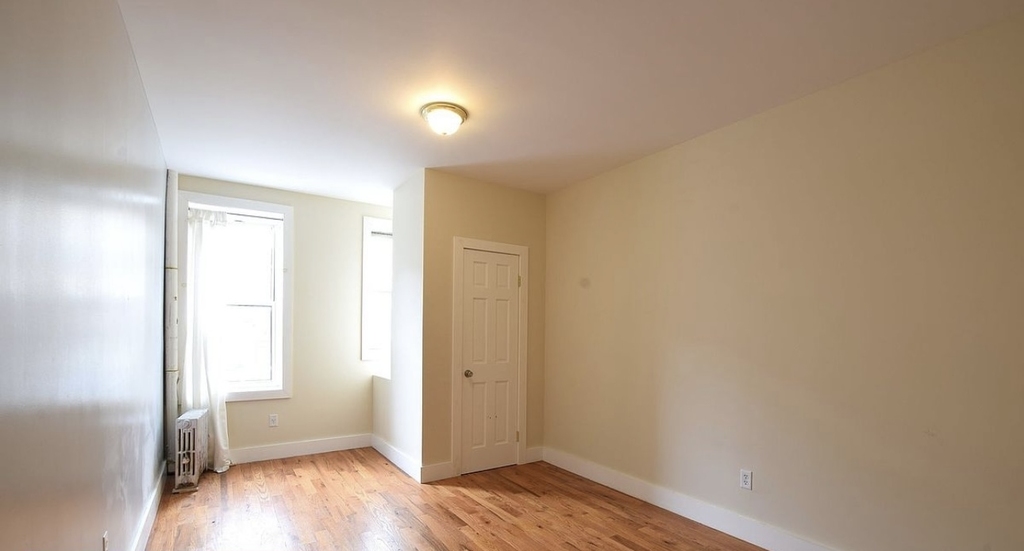 666 Hancock Street - Photo 4