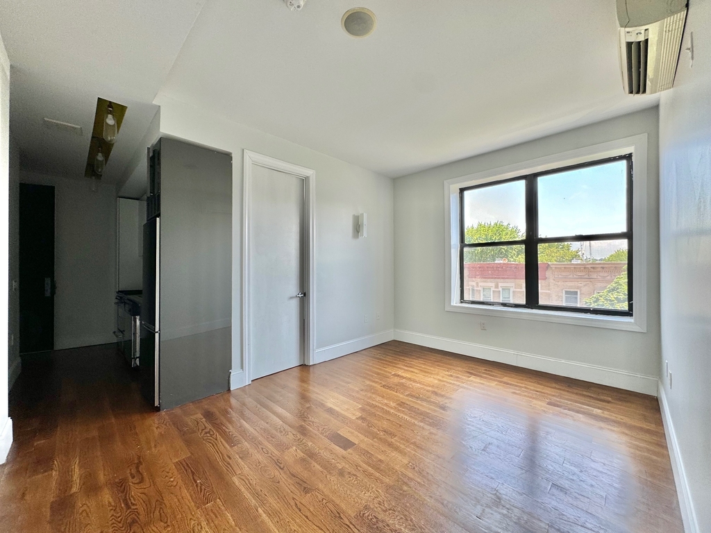 1625 Putnam Avenue - Photo 2