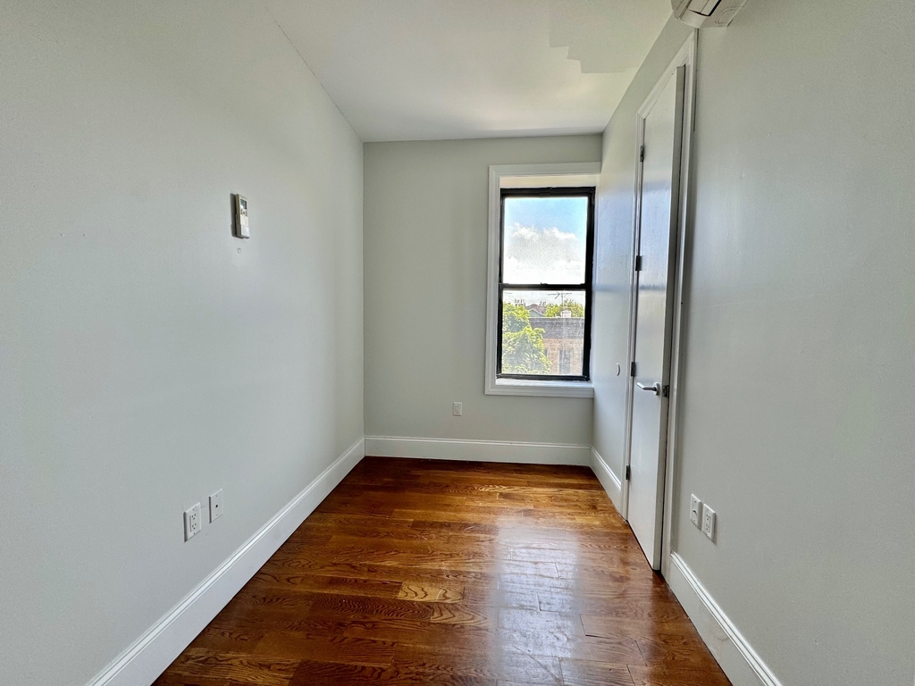 1625 Putnam Avenue - Photo 3