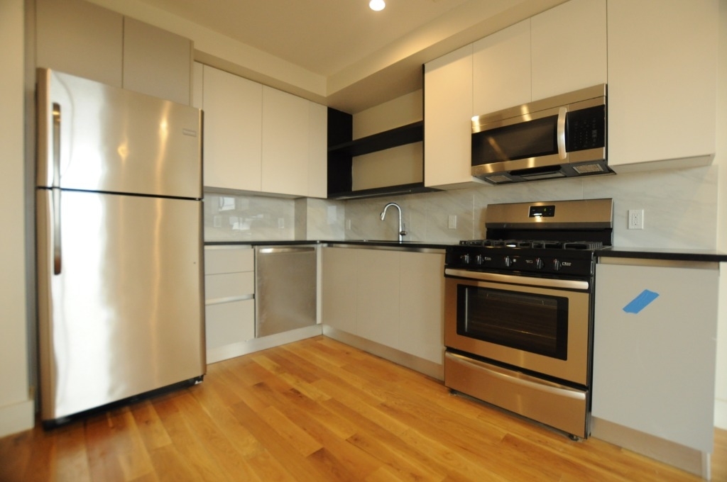 1543 East 19th Street - Photo 2