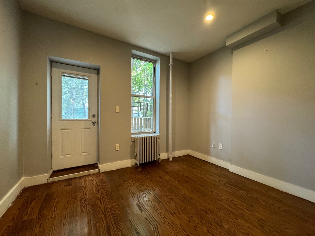 653 Knickerbocker Avenue - Photo 3