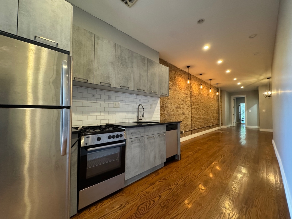 653 Knickerbocker Avenue - Photo 0