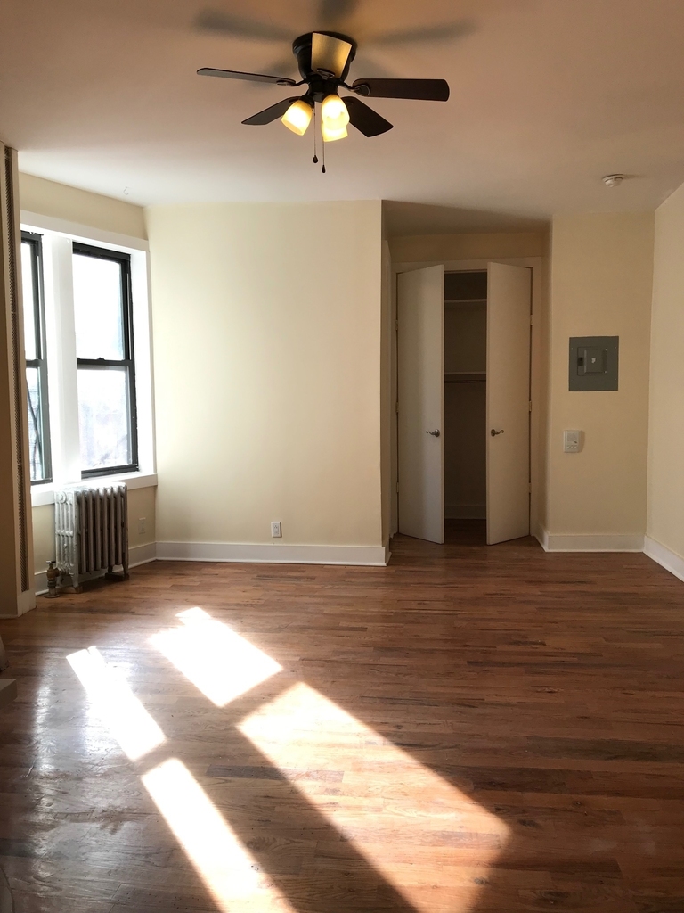 60 Clarkson Avenue - Photo 3