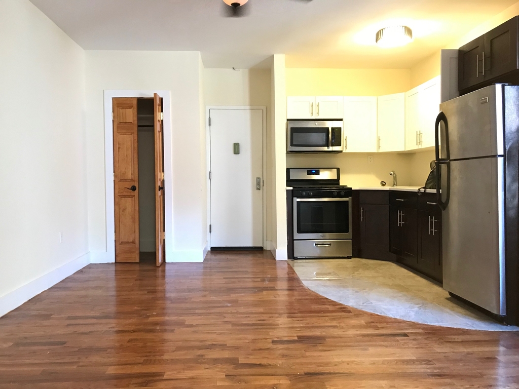 60 Clarkson Avenue - Photo 2