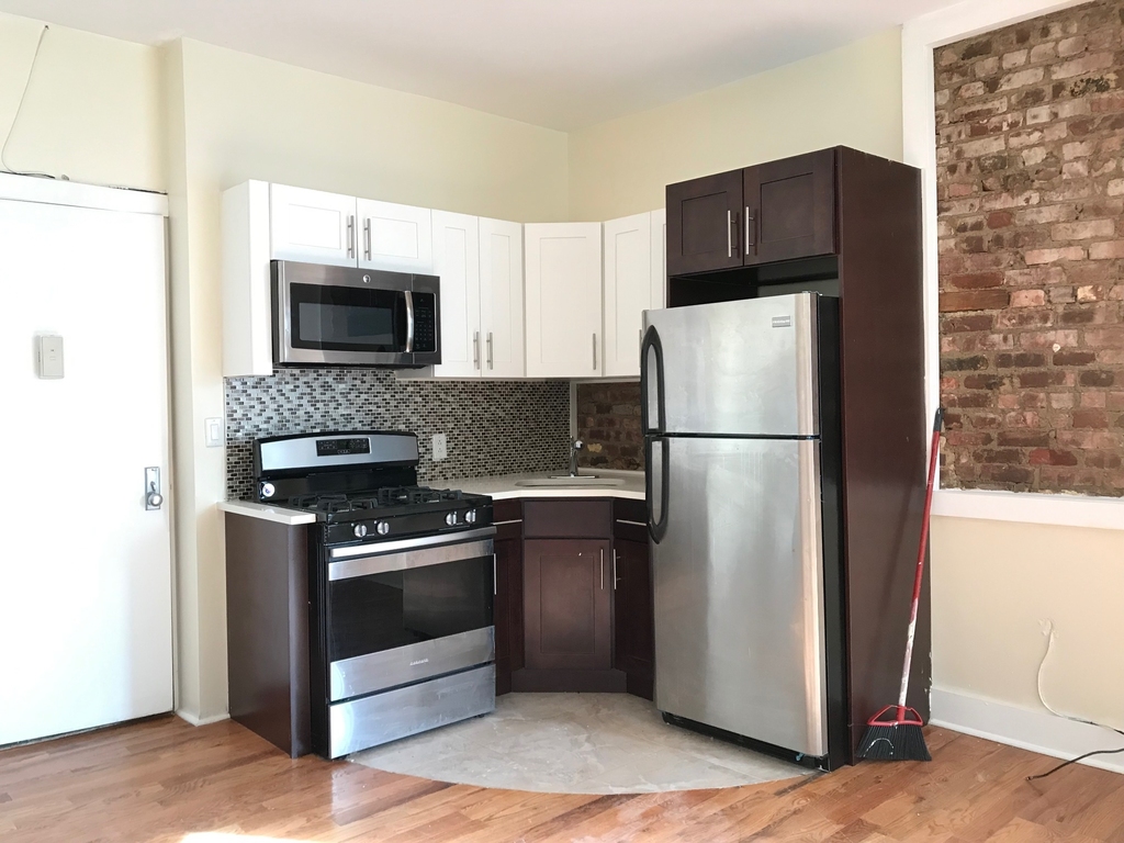 60 Clarkson Avenue - Photo 0