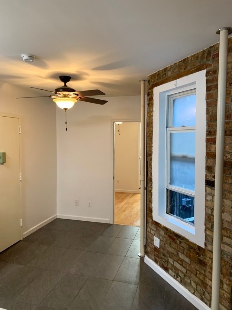 170 Delancey Street - Photo 2