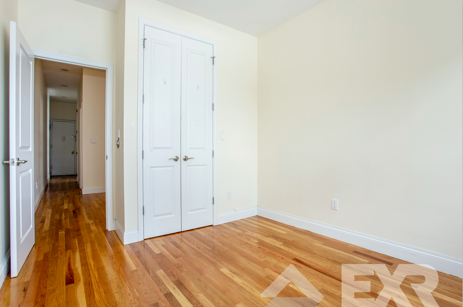 433 Rogers Avenue - Photo 2