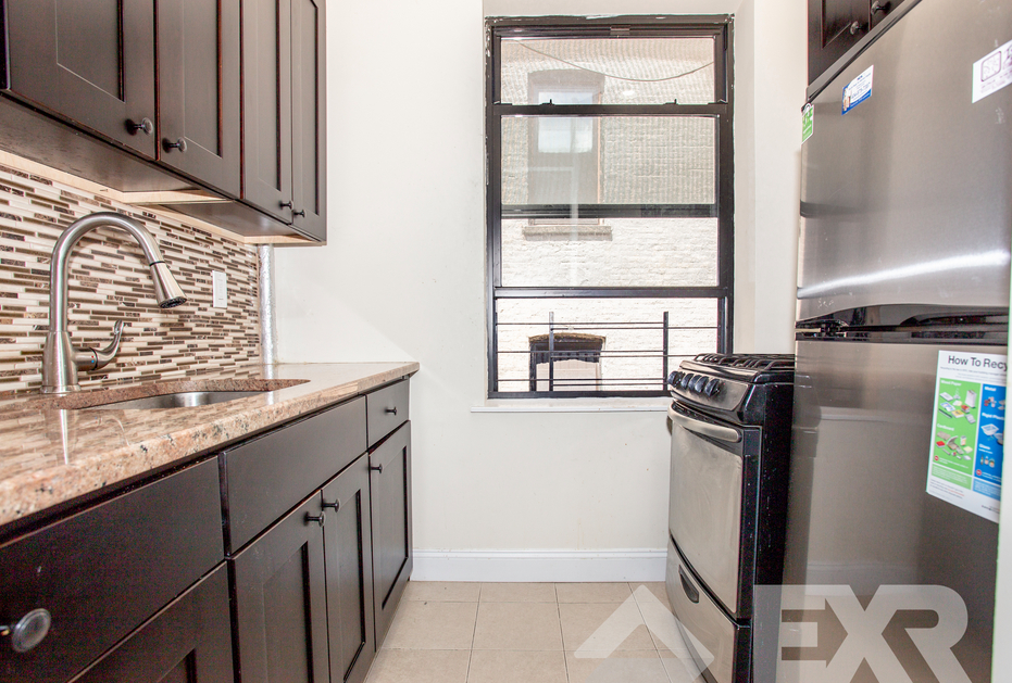 433 Rogers Avenue - Photo 1