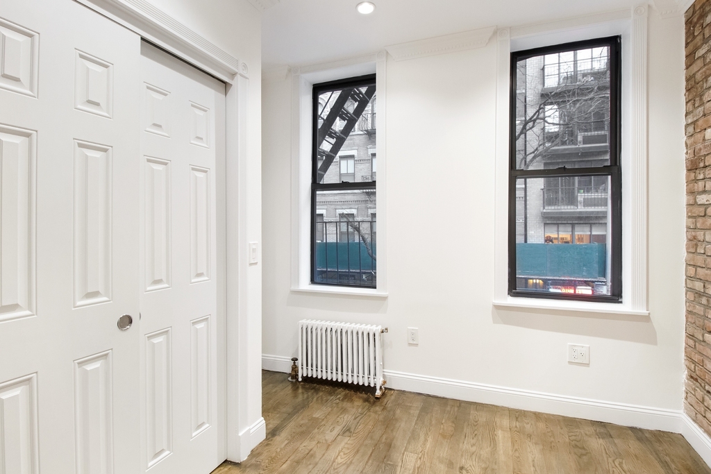 307 Mott Street - Photo 2