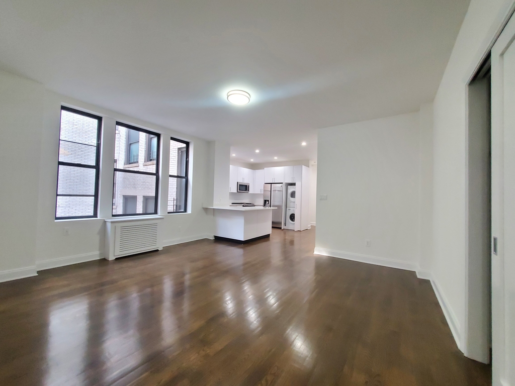 200 West 58th Street - Photo 0