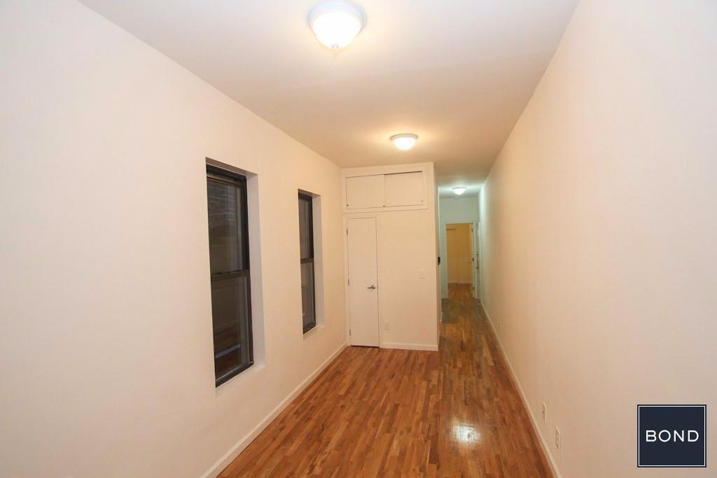 East 85 Street - Photo 10