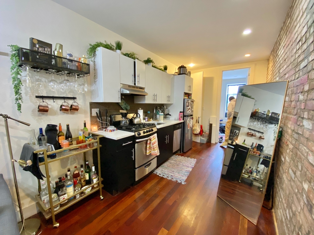 1013 Pacific Street - Photo 1