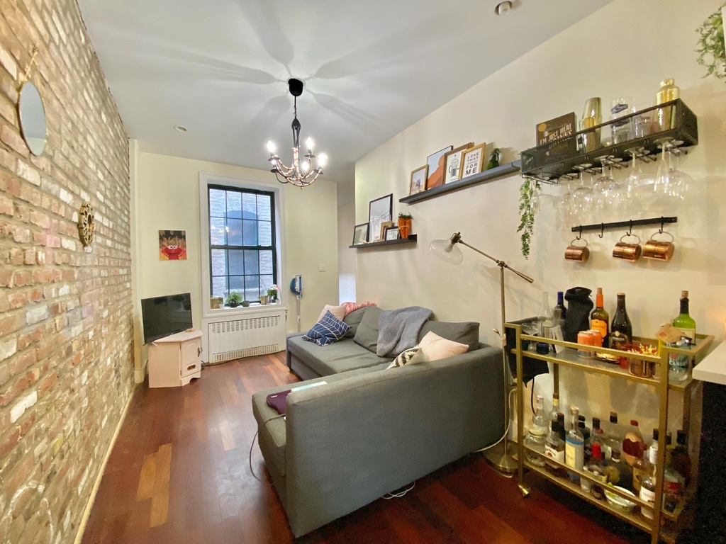 1013 Pacific Street - Photo 2