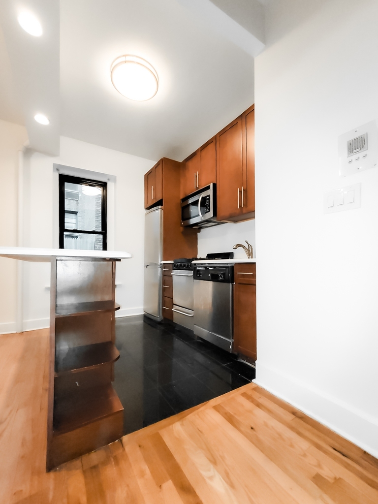 326 East 58th Street - Photo 2