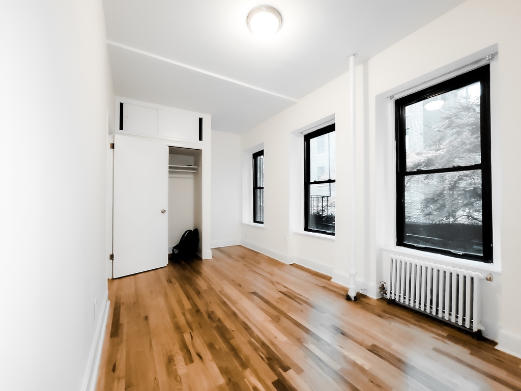 326 East 58th Street - Photo 4