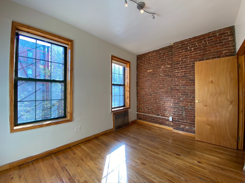 891 Bergen Street - Photo 2