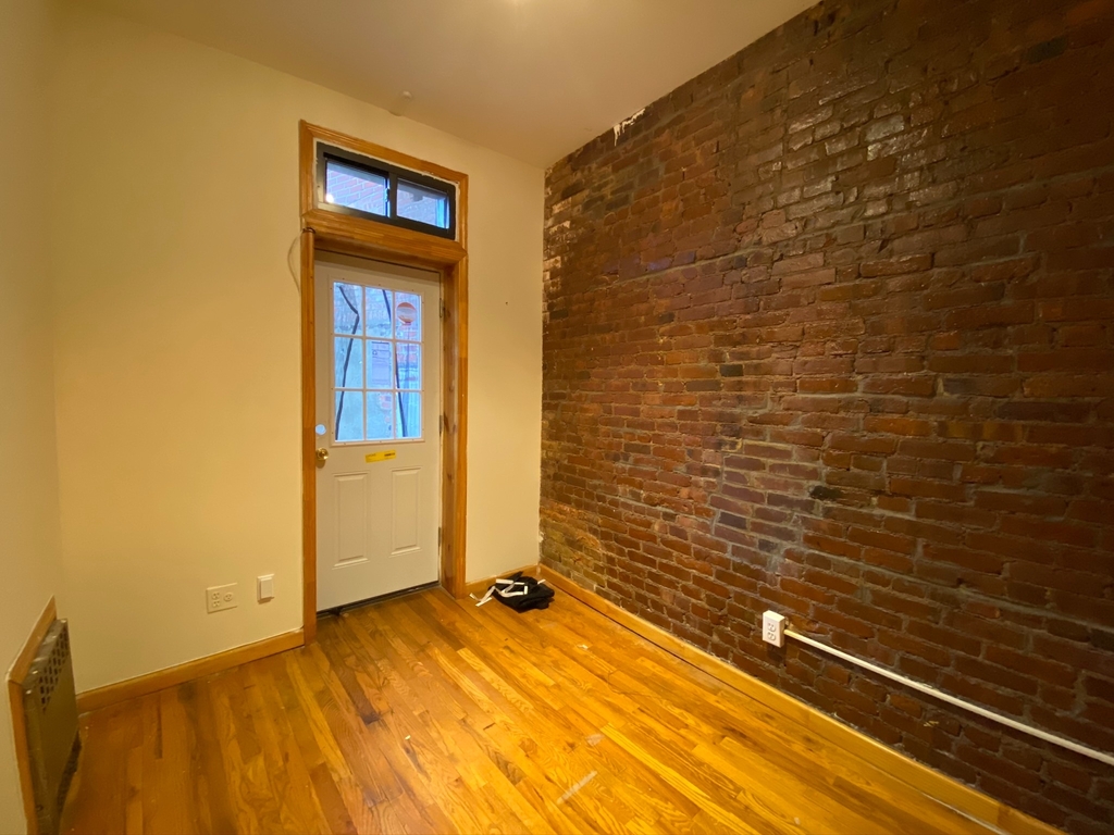 891 Bergen Street - Photo 4