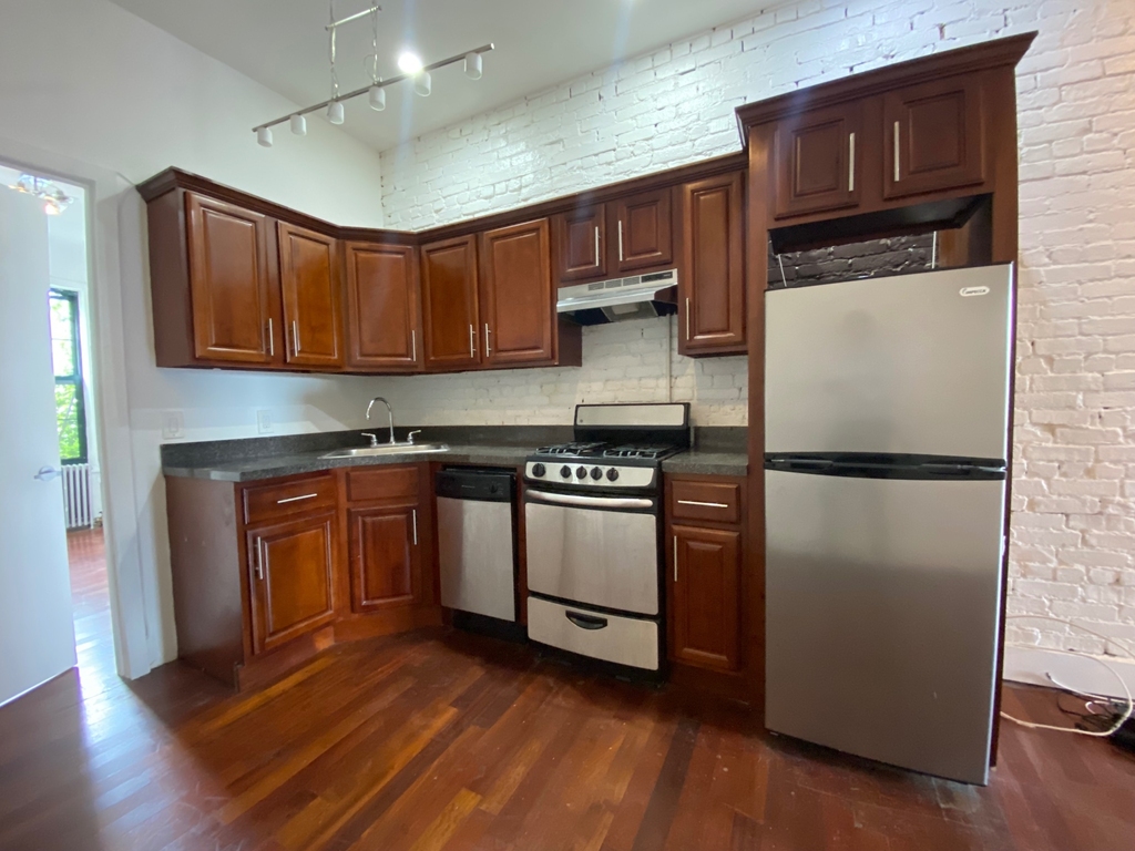 194 Humboldt Street - Photo 0