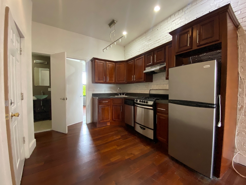 194 Humboldt Street - Photo 7