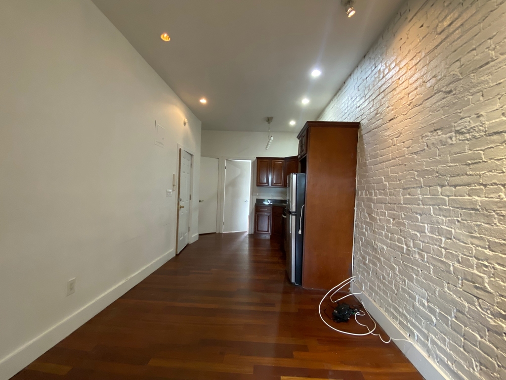 194 Humboldt Street - Photo 2
