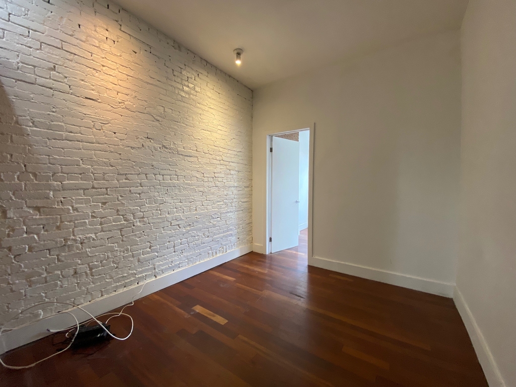 194 Humboldt Street - Photo 3
