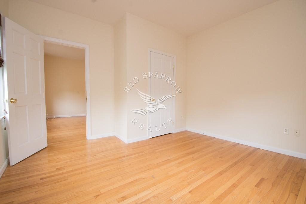 21-83 Steinway Street - Photo 7