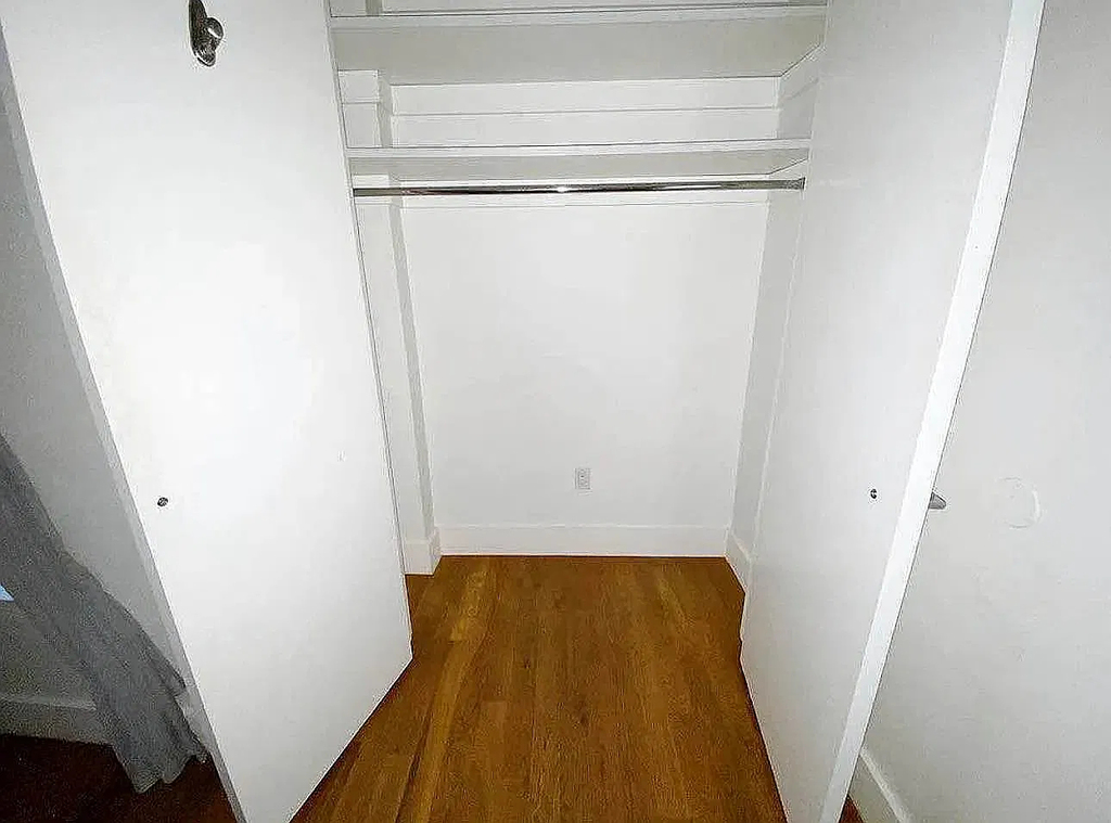 909 St Marks Avenue - Photo 3