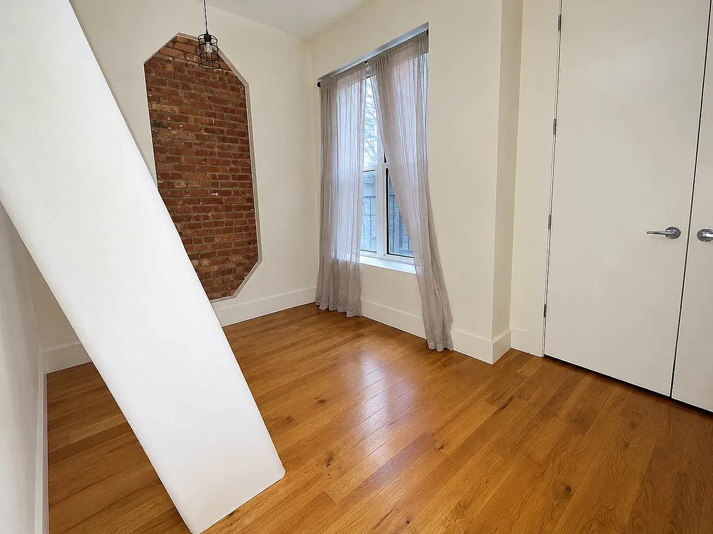 909 St Marks Avenue - Photo 2
