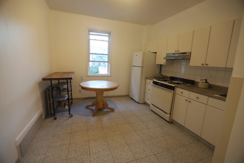 145 Devoe Street - Photo 2