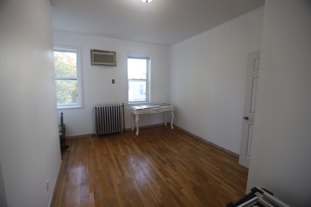 145 Devoe Street - Photo 4