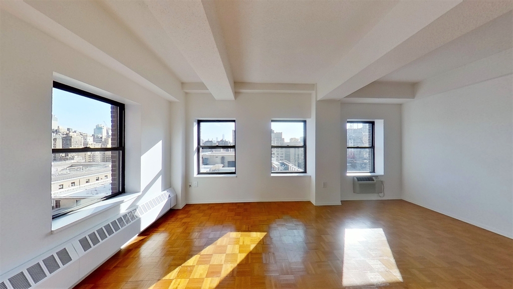 360 West 34th Street - Photo 3