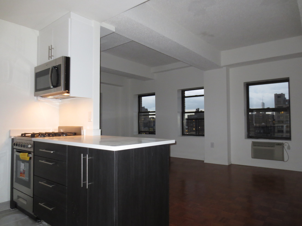 360 West 34th Street - Photo 5