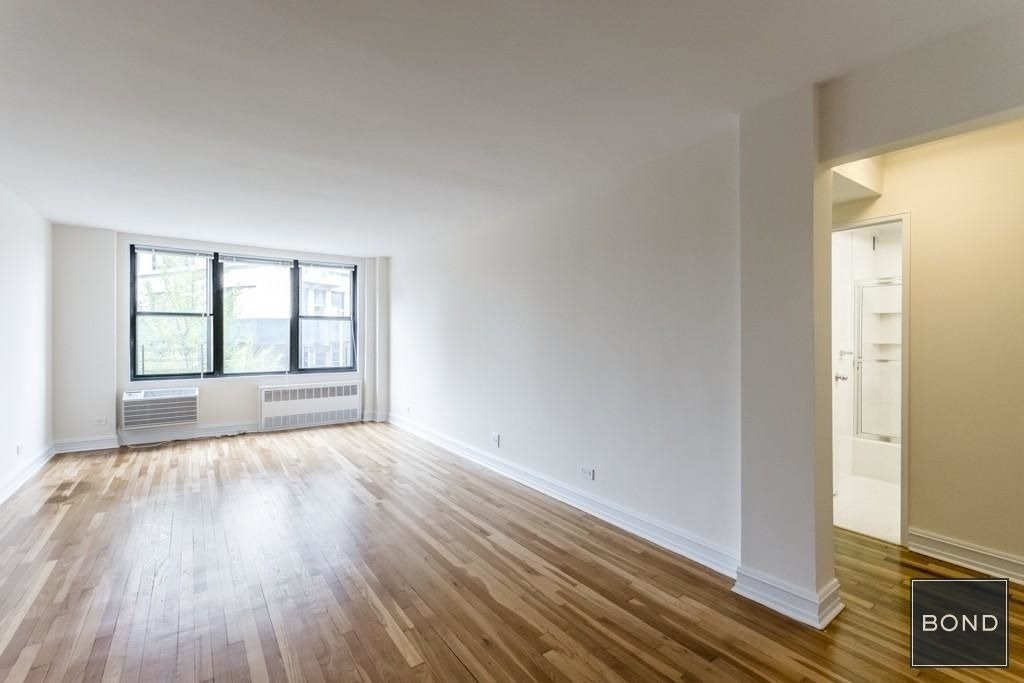 305 West 13th Street - Photo 0