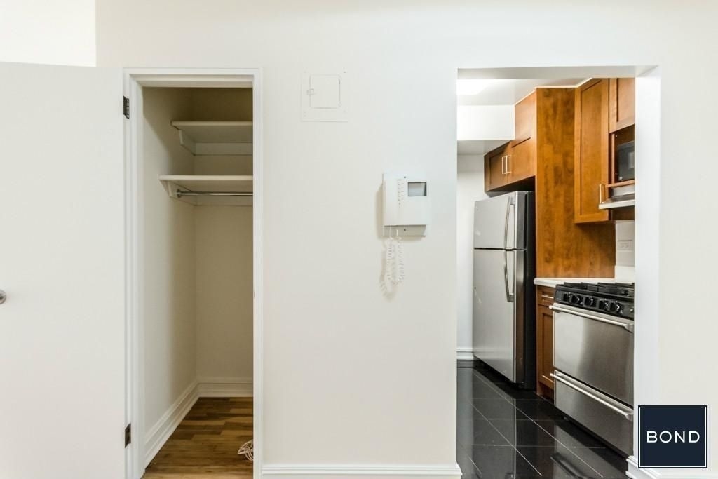 305 West 13th Street - Photo 3