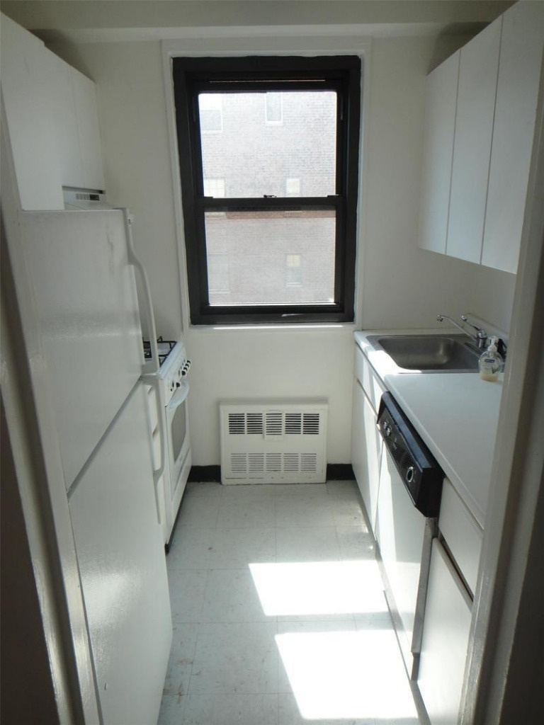 East 86th Street  - Photo 3