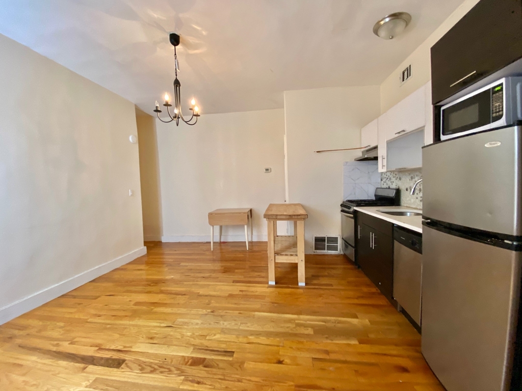 711 St Marks Avenue - Photo 3