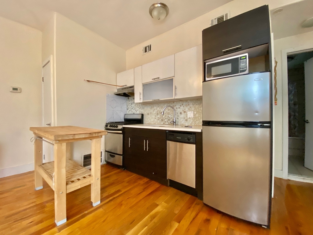 711 St Marks Avenue - Photo 0