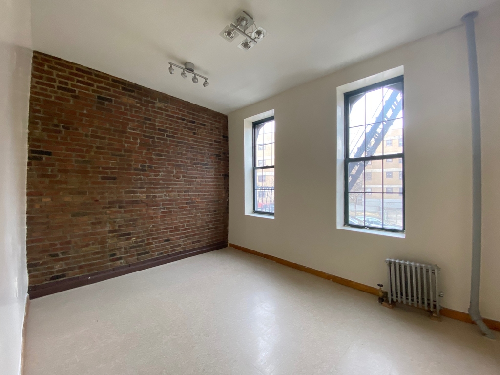 206 Scholes Street - Photo 0