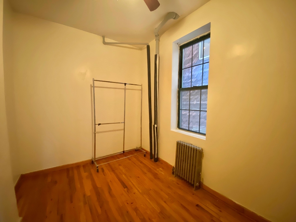206 Scholes Street - Photo 1