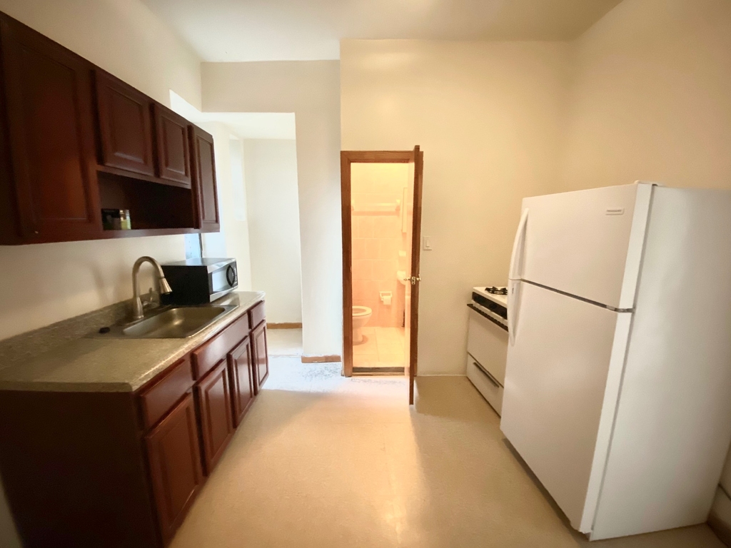 206 Scholes Street - Photo 4
