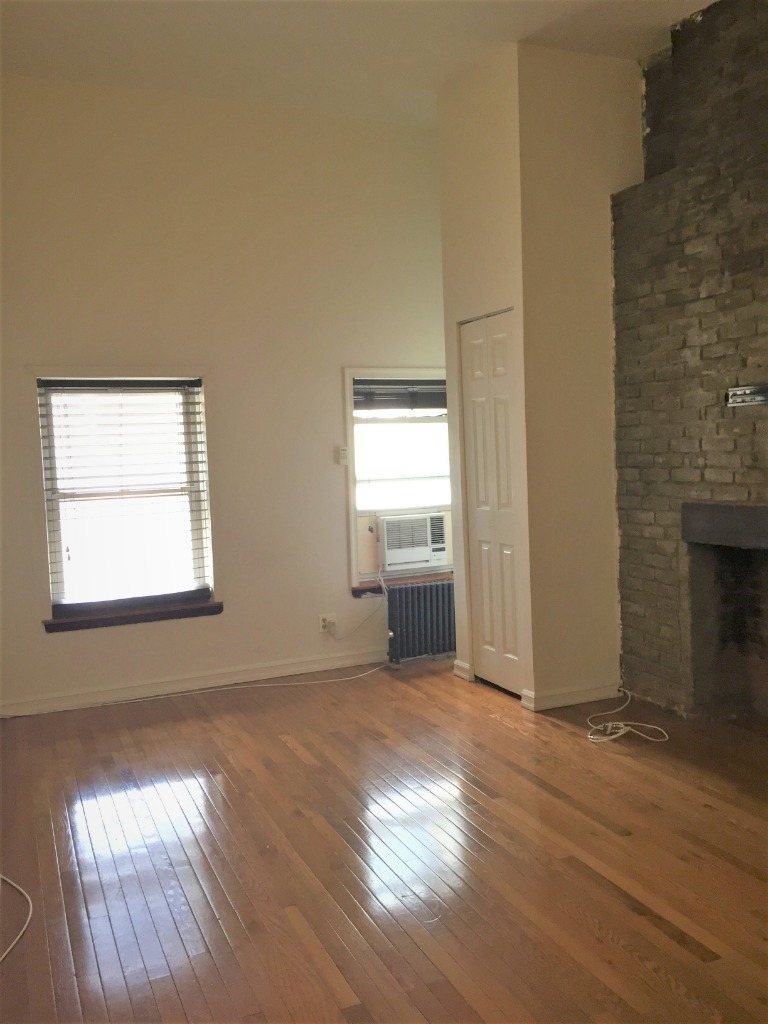 445 West 36th Street - Photo 6