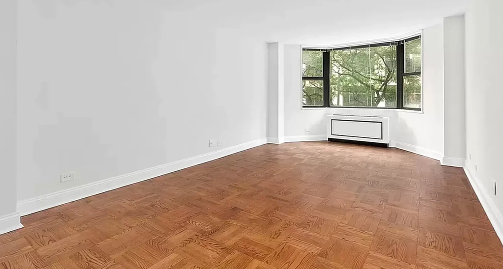 east 71 st  - Photo 0