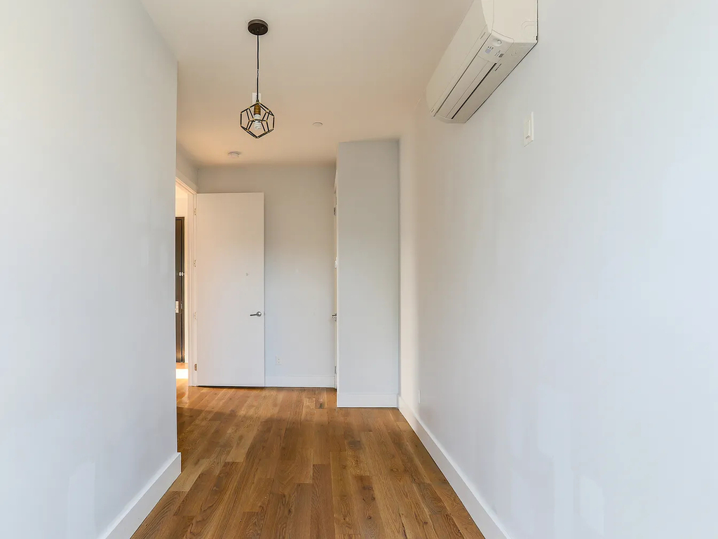 668 Rutland Road - Photo 7